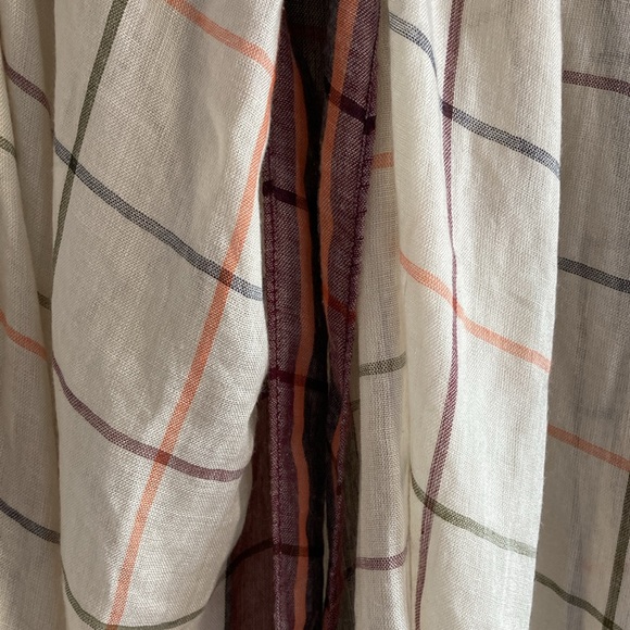 Tommy Hilfiger lightweight scarf/shawl. - Picture 4 of 6